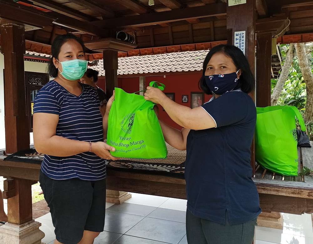 Suport bahan makanan kepada anggota Kelompok Dampingan MBM di Tabanan